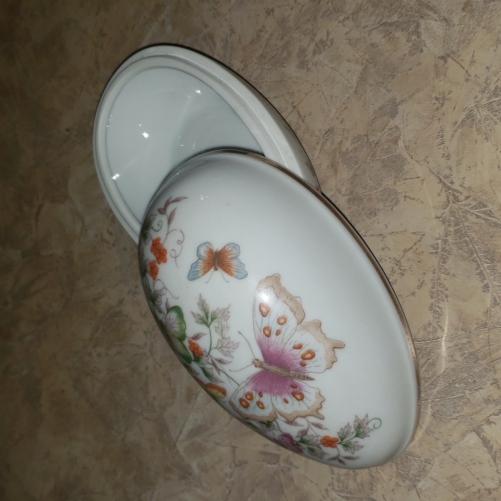 AVON Porcelain Egg Trinket Dish - 1974 Collectible - Picture 3 of 5